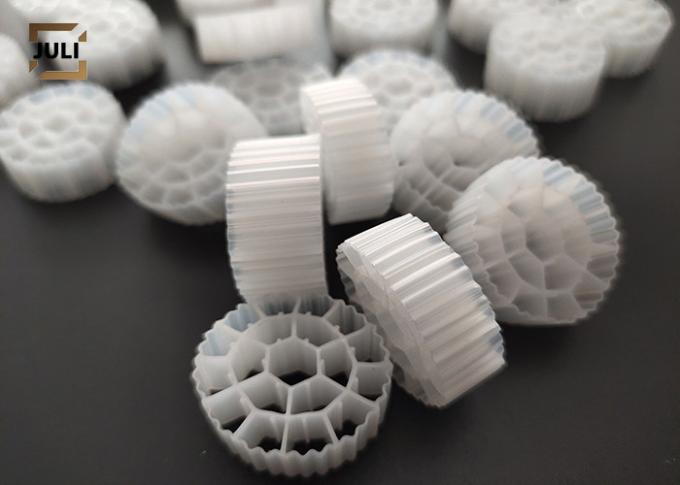 สีขาว Virgin HDPE ย้ายเตียง Biofilm Reactor 25x10mm สำหรับบ่อปลา 1